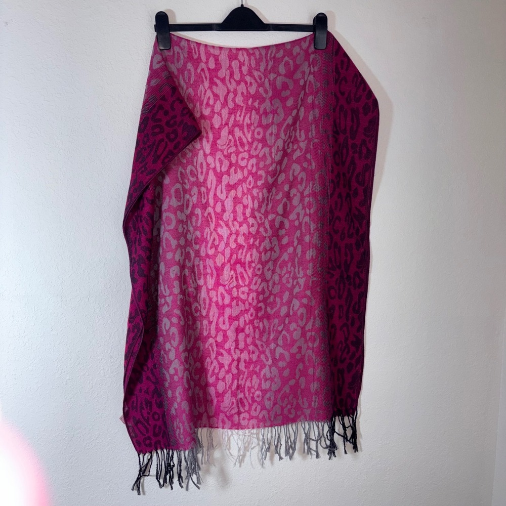 Mix Leopard Print Scarf 72 x 27.5 Pink Magenta Grey Excellent Fringed Woven Wrap - Picture 6 of 9